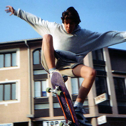 skateboard - ollie - saint-egreve (FR) - photo : marine