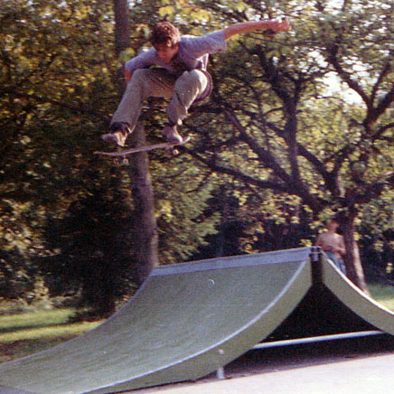 skateboard - ollie - meylan (FR) - photo : remi L